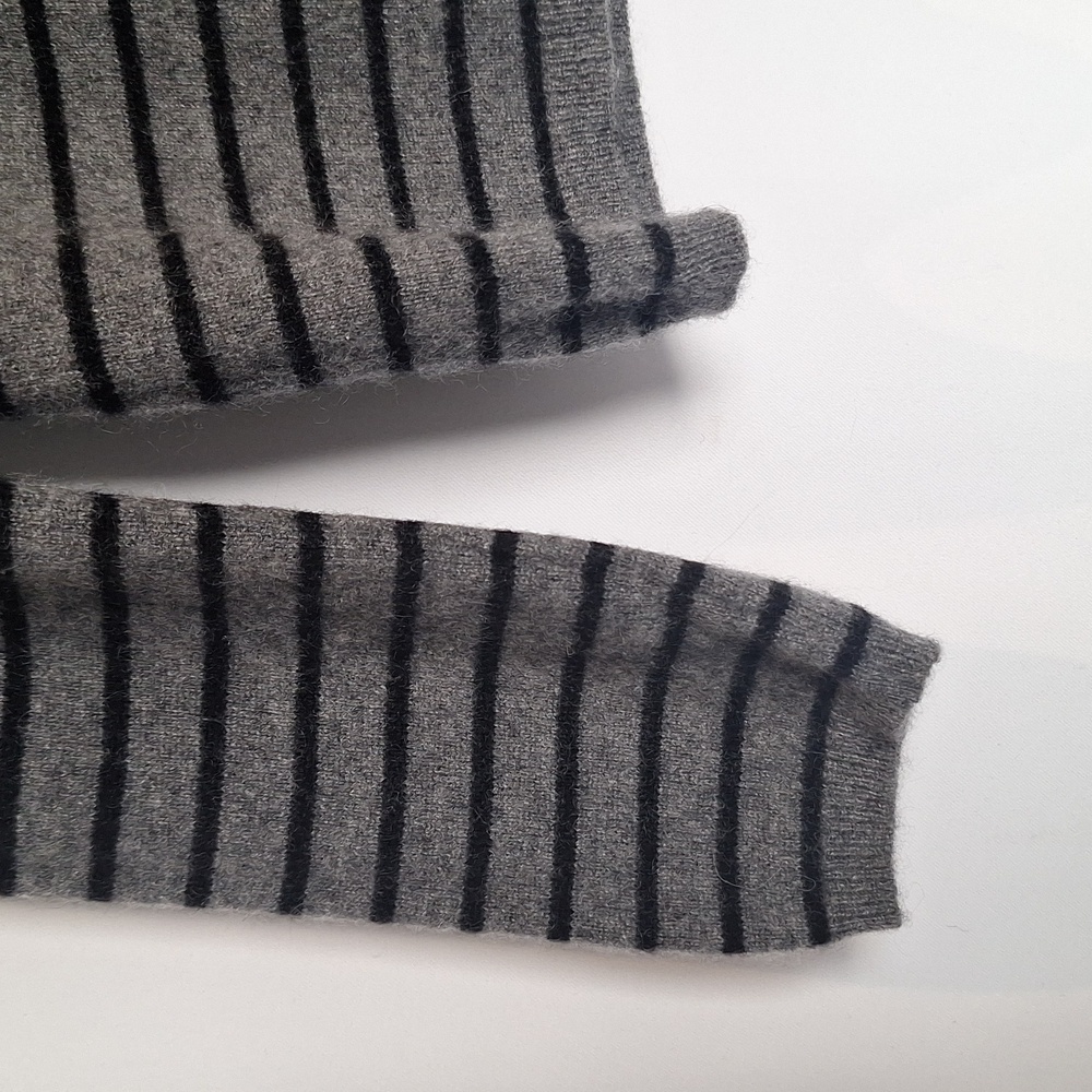 Charter Club 2 Ply 100% Cashmere Gray and Black Striped Sweater Size L - Picture 3 of 6